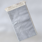 Tapis de prière personnalisé QURAYA ® - Coffret DeLuxe - Gris