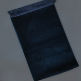Tapis de prière personnalisé QURAYA ® - Coffret DeLuxe - Bleu foncé
